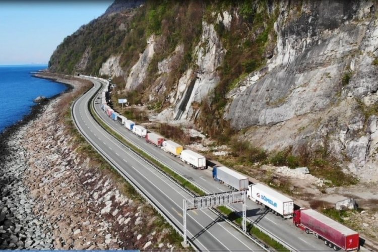 G&uuml;rcistan sınırında test zorunluluğu kalkıyor