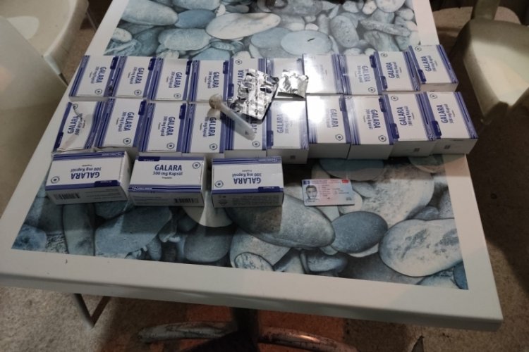 Ş&uuml;pheli ara&ccedil;tan yeşil re&ccedil;eteye tabi hap &ccedil;ıktı