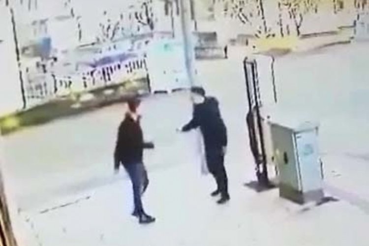 Kırşehir'de yolda y&uuml;r&uuml;rken tartıştığı iş arkadaşını bı&ccedil;akladı
