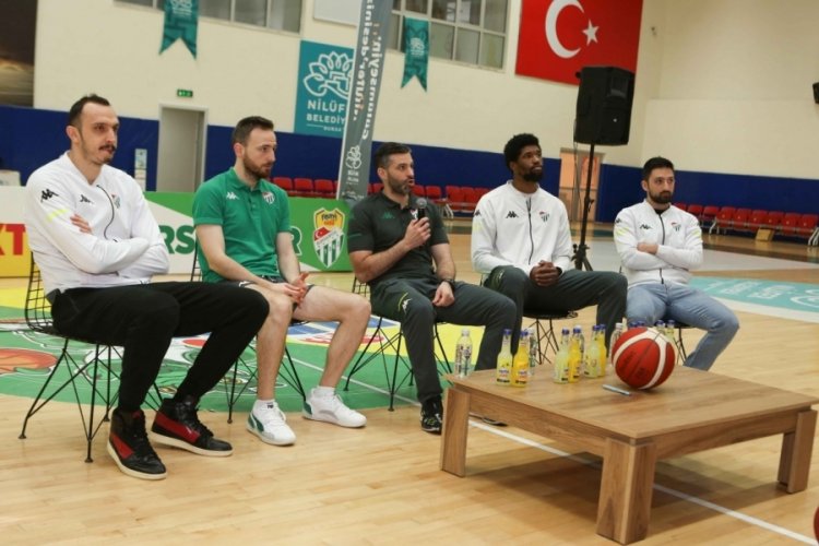 Frutti Extra Bursaspor Basketbol Takımı &ccedil;ocuklarla buluştu