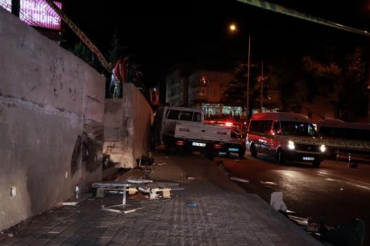 Bursa'da kamyonetiyle yol kenarındakilere &ccedil;arpan sanık yargılanıyor