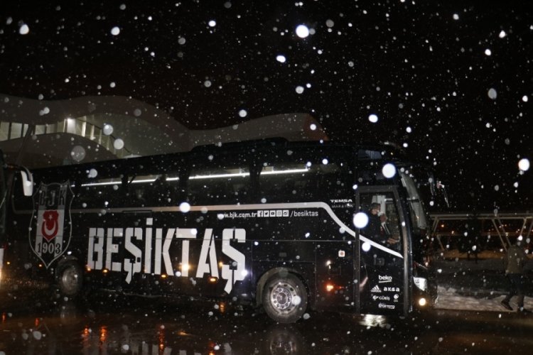 Beşiktaş kafilesi 3 saat r&ouml;tarın ardından Sivas'a ulaştı!