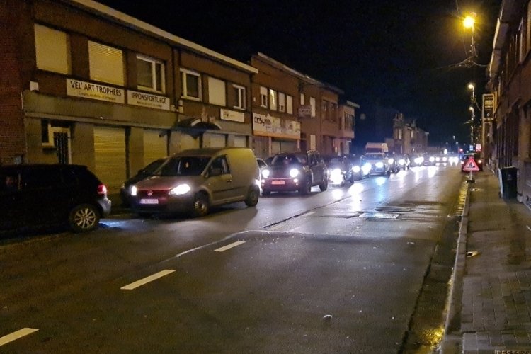 Bel&ccedil;ika'da gece yarısı akaryakıt kuyruğu...