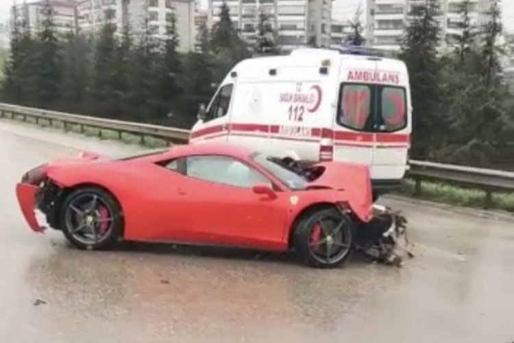Bursa'da l&uuml;ks aracın kazadan &ouml;nceki ve sonraki hali...