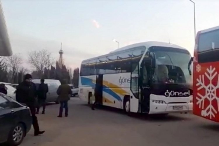 Ukrayna'dan tahliye edilen ilk kafile yolda