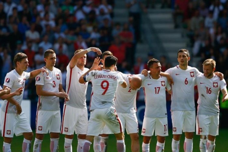 Polonya, Rusya ile oynanacak ma&ccedil;a &ccedil;ıkmak istemiyor