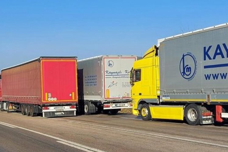 İhracat&ccedil;ılar ve T&uuml;rk TIR'ları i&ccedil;in 'Kriz masası' oluşturuldu