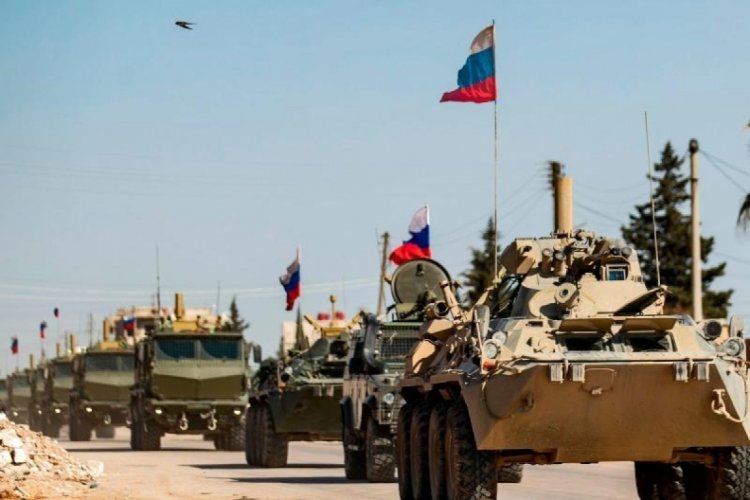 Ukrayna Rus tanklarını engellemeye &ccedil;alışıyor!