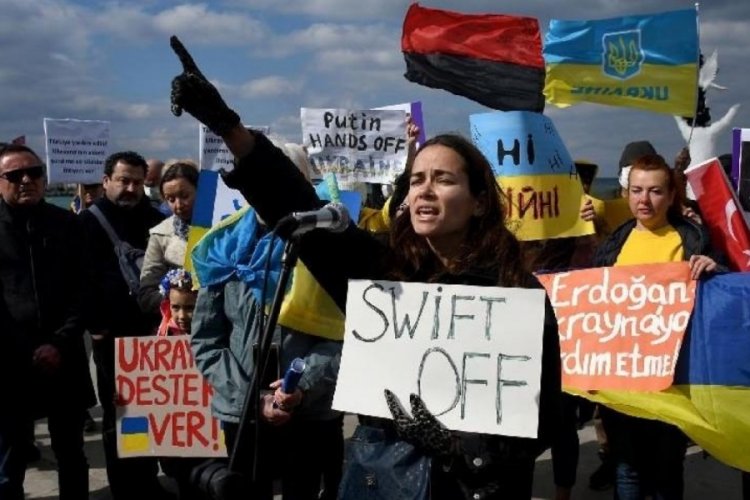 Rusya'da 3 binden fazla kişi g&ouml;zaltında