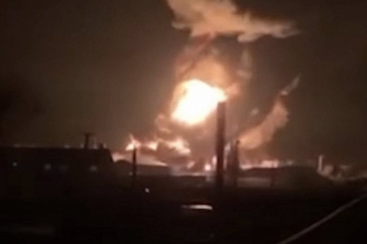 Kiev yakınındaki petrol tank &ccedil;iftliği vuruldu