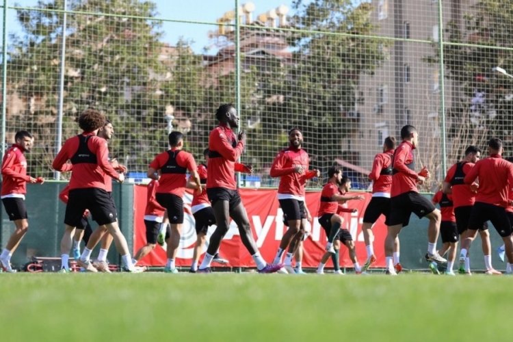 Alanyaspor ile Konyaspor kozlarını paylaşacak