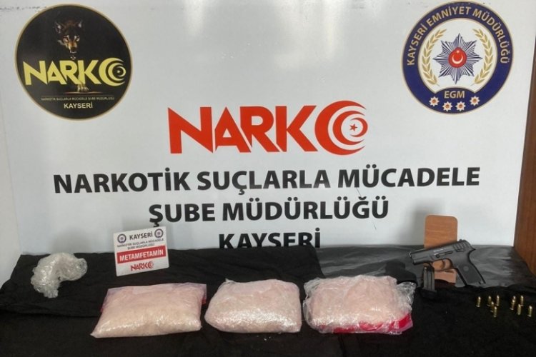 'Dur' ihtarına uymayan ara&ccedil;tan uyuşturucu &ccedil;ıktı