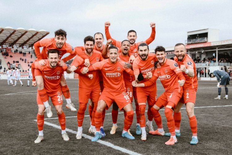 &Uuml;mraniyespor zirve iddiasını s&uuml;rd&uuml;rd&uuml;