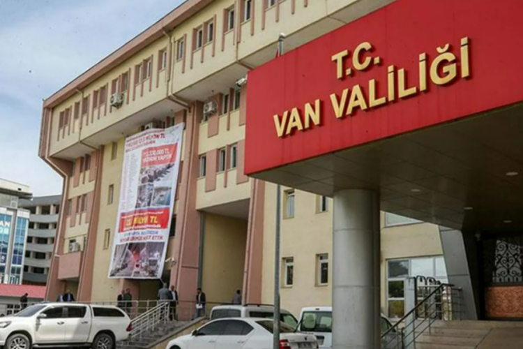 Van'da g&ouml;steri ve y&uuml;r&uuml;y&uuml;şler 15 g&uuml;n yasaklandı