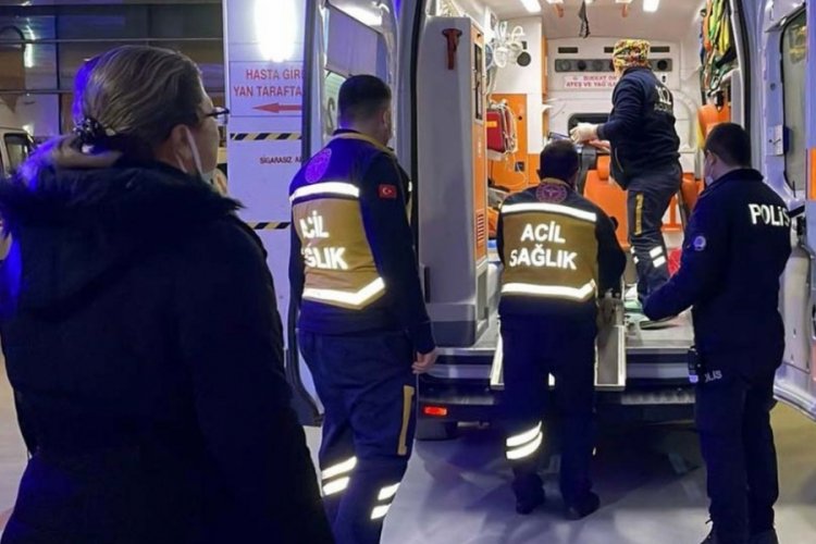 Eşini ve aileden 3 kişiyi bı&ccedil;akladı