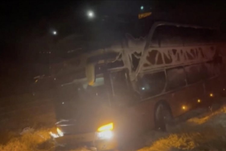 T&uuml;rkiye'den Ukrayna'ya giden tahliye otob&uuml;s&uuml; yoldan &ccedil;ıktı!