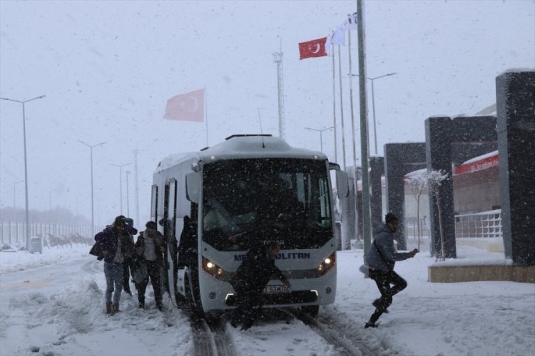 Ukrayna'daki &ouml;ğrencilerin zorlu yolculuğu...