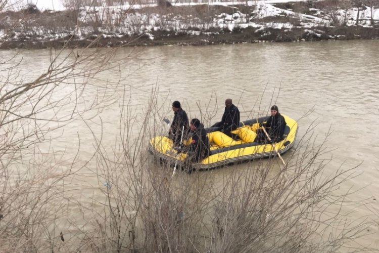 Karasu Nehri'nin d&uuml;şen Yağmur hala aranıyor