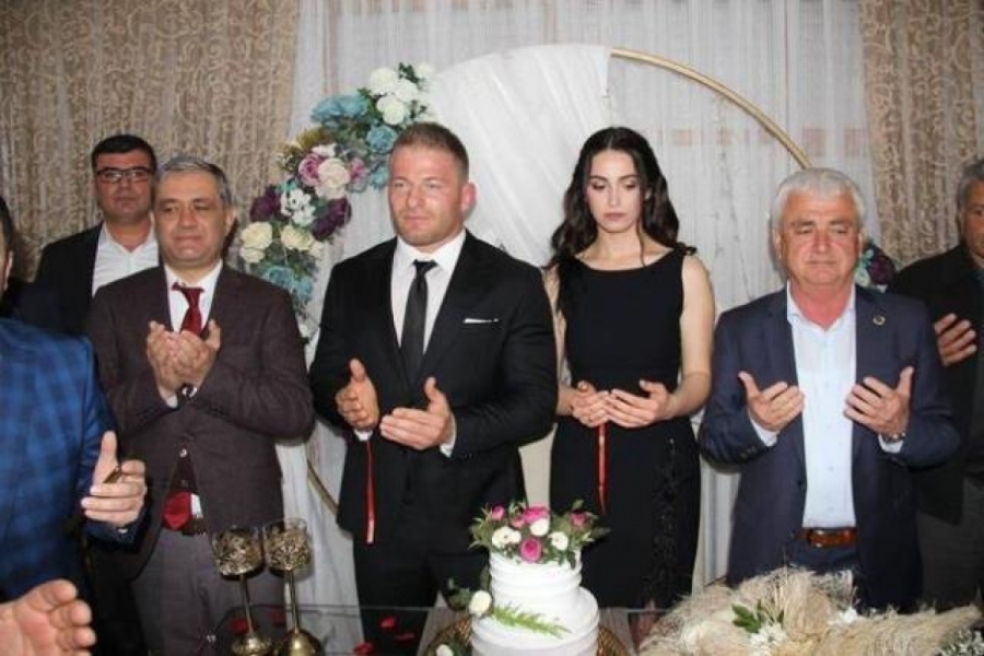 İsmail Gamze Atakan evleniyor! Nişandan ilk kare de geldi