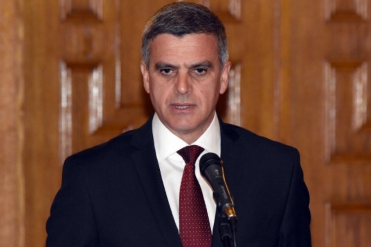 Komşuda istifa depremi! Başbakan istedi...