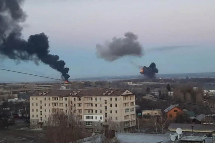 Ukrayna'da Rus f&uuml;zeleri şehir merkezini vurdu