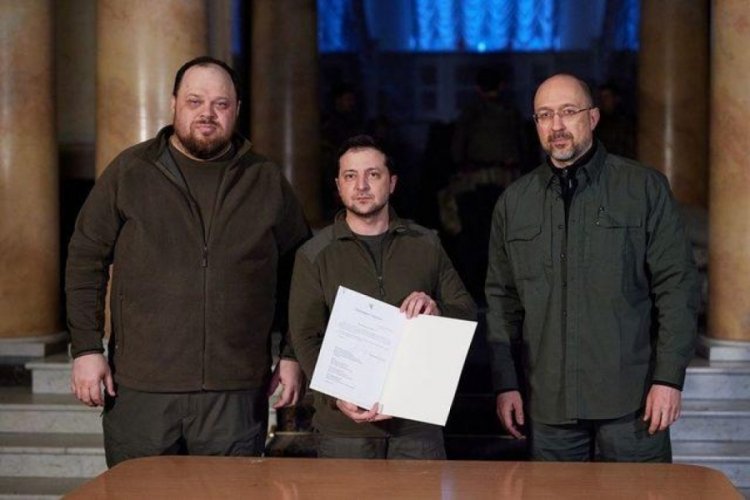 Zelenskiy imzayı attı! AB s&uuml;reci başladı
