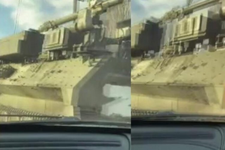 Rus zırhlı aracına molotof atan Ukraynalı kendini yaktı