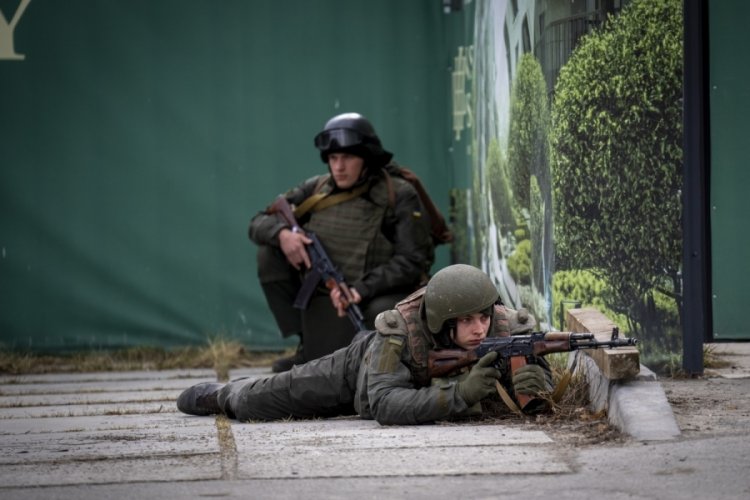 Ukrayna'da silah bırakan Rus askerlerine af ve para teklifi