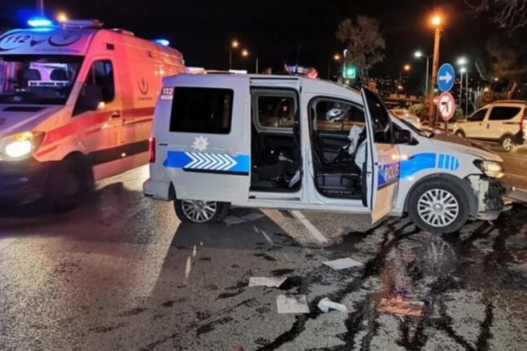 Polis aracı kaza yaptı! 2 memur...