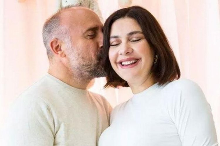 Berg&uuml;zar Korel, Halit Ergen&ccedil;'e aşkını otob&uuml;ste haykırdı