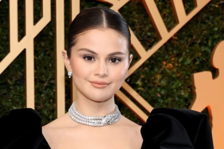Selena Gomez kırmızı halıda d&uuml;şt&uuml;