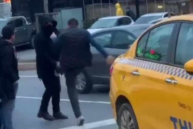İstanbul'da taksici yolcusuna saldırdı