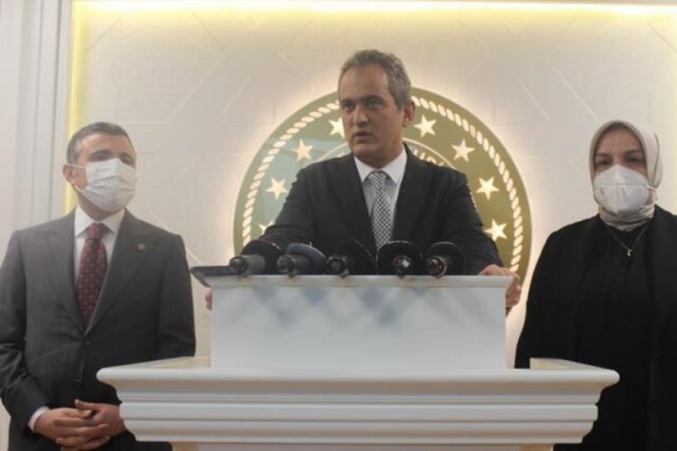 Bakan &Ouml;zer: 1,2 milyon &ouml;ğretmen 2 doz aşı olmuş duruma