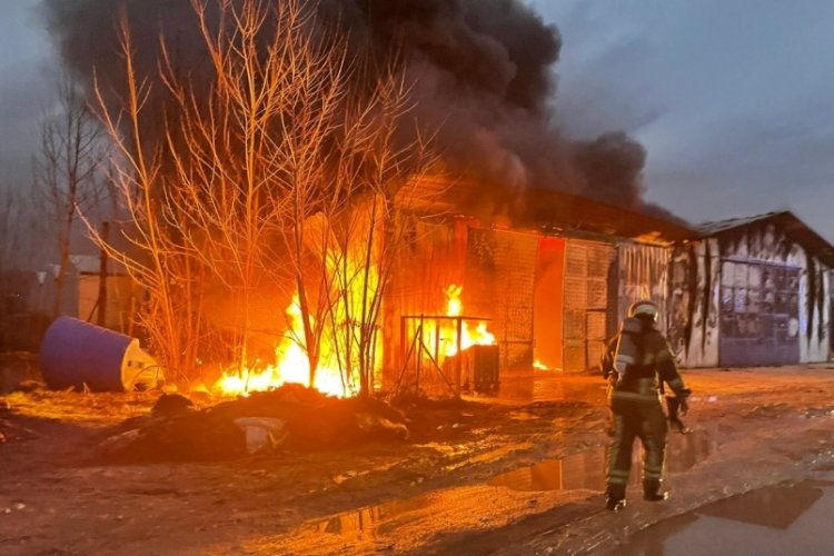 Bursa'da atık yağ fabrikasında b&uuml;y&uuml;k yangın!