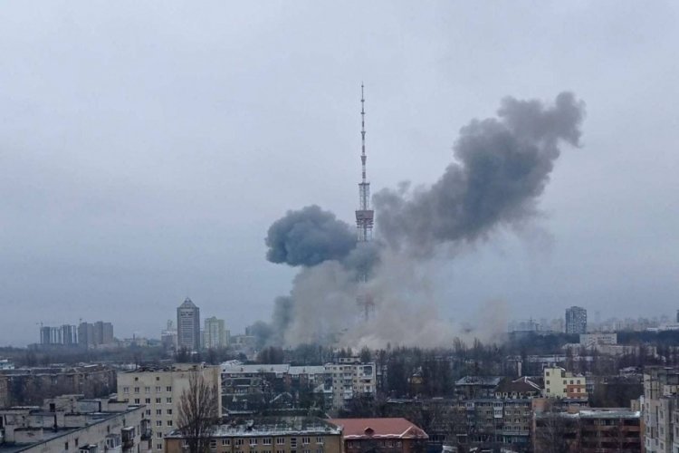 Rusya Kiev'deki televizyon kulesini vurdu: 5 &ouml;l&uuml;, 5 yaralı