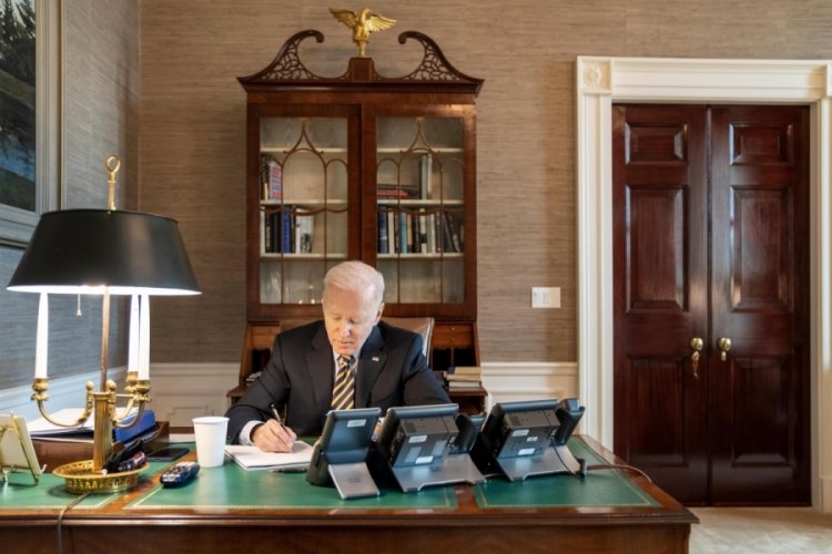 Biden ve Zelenskiy telefonda g&ouml;r&uuml;şt&uuml;