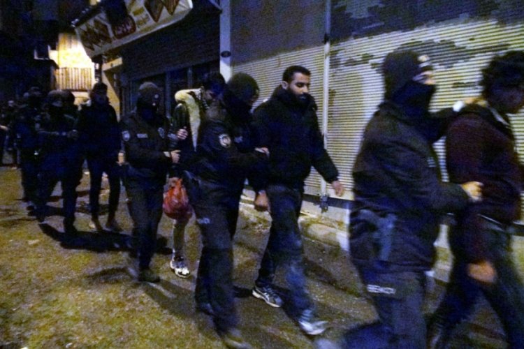 Kilis'te sınırı ge&ccedil;en 17 g&ouml;&ccedil;men yakalandı