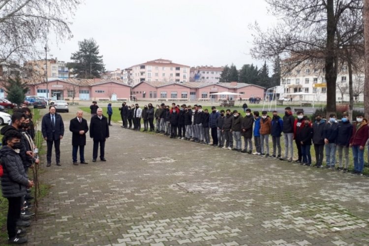 Bursa'da meyve fidanları toprakla buluştu
