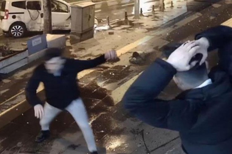 Kaldırımda y&uuml;r&uuml;yen gen&ccedil; kıl payıyla &ouml;l&uuml;mden d&ouml;nd&uuml;