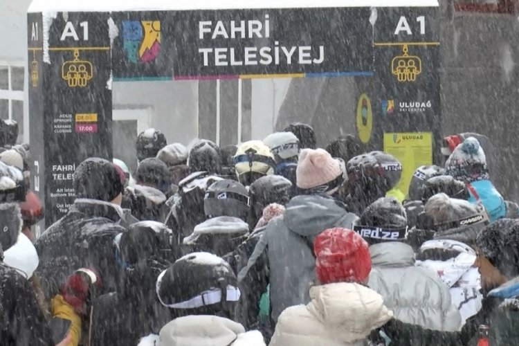 Bursa Uludağ'da bir g&uuml;nde 69 bin kez telesiyej kullanıldı