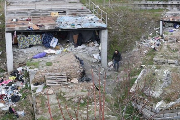 İstanbul'da 8 bin 500 yıllık miras evsizlerin mekanı oldu
