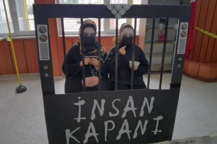 Bursa'da &ouml;ğrencilerden 40 dakikalık hareketsizlikle mesaj