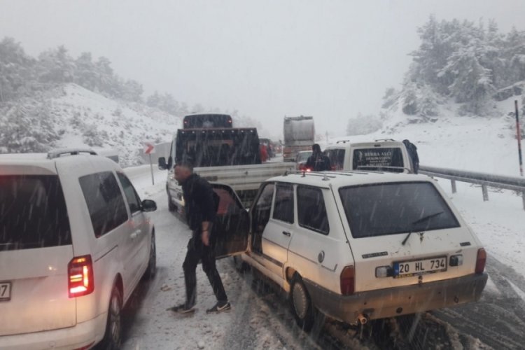 Antalya karayolu kar nedeniyle ulaşıma kapatıldı