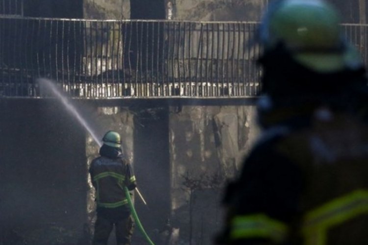 Almanya'da bir evde &ccedil;ıkan yangında T&uuml;rk anne ve 3 &ccedil;ocuğu yaşamını yitirdi