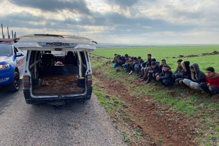 Yurda ka&ccedil;ak yollardan giren 80 kişi yakalandı
