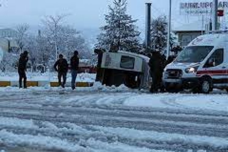 İş&ccedil;i servisleri &ccedil;arpıştı: 14 yaralı