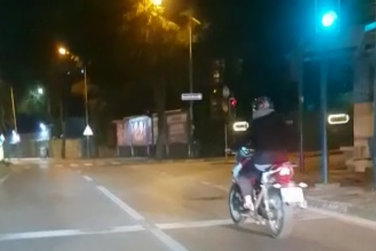 Bursa'da motosikletliden tehlikeli hareketler