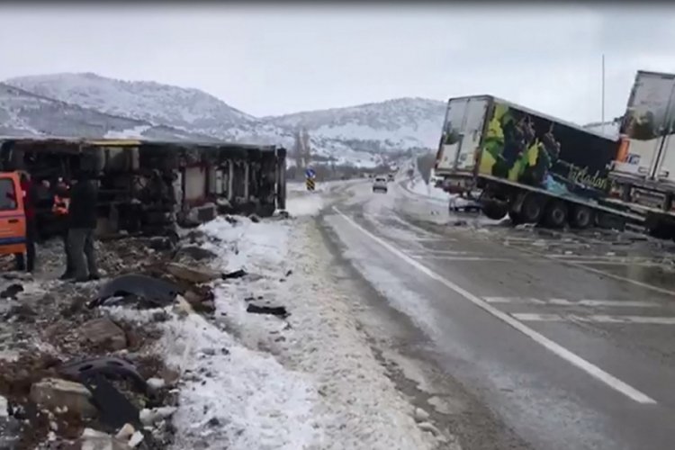 Afyonkarahisar-Antalya yolunda ulaşıma kar engeli