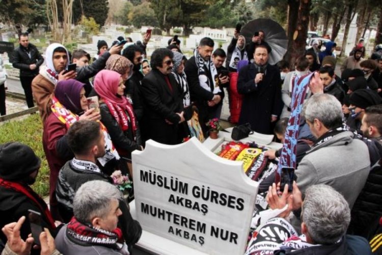 M&uuml;sl&uuml;m G&uuml;rses &ouml;l&uuml;m&uuml;n&uuml;n 9. yılında mezarı başında anıldı