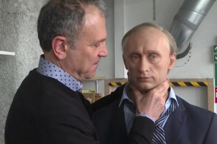 Vladimir Putin'in balmumu heykeli kaldırıldı